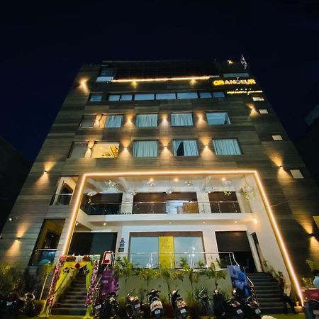 לקנאו Hotel Ss Grandeur מראה חיצוני תמונה