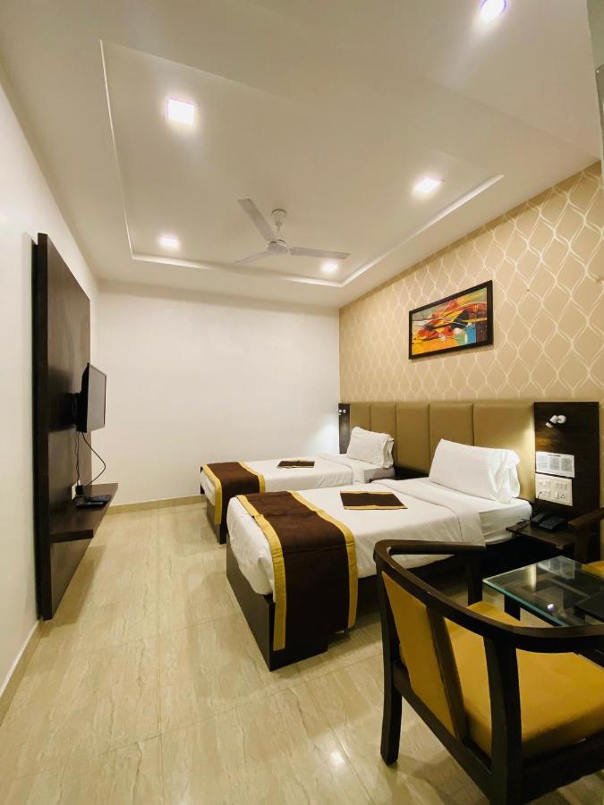 לקנאו Hotel Ss Grandeur מראה חיצוני תמונה