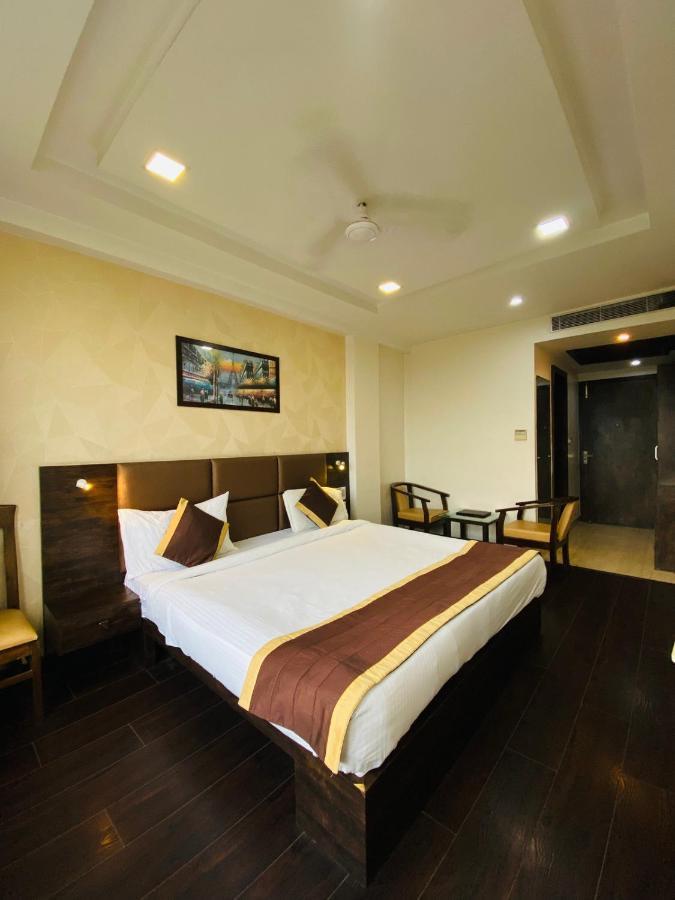 לקנאו Hotel Ss Grandeur מראה חיצוני תמונה