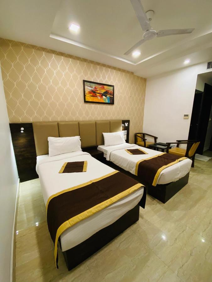 לקנאו Hotel Ss Grandeur מראה חיצוני תמונה