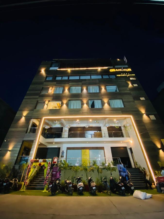 לקנאו Hotel Ss Grandeur מראה חיצוני תמונה