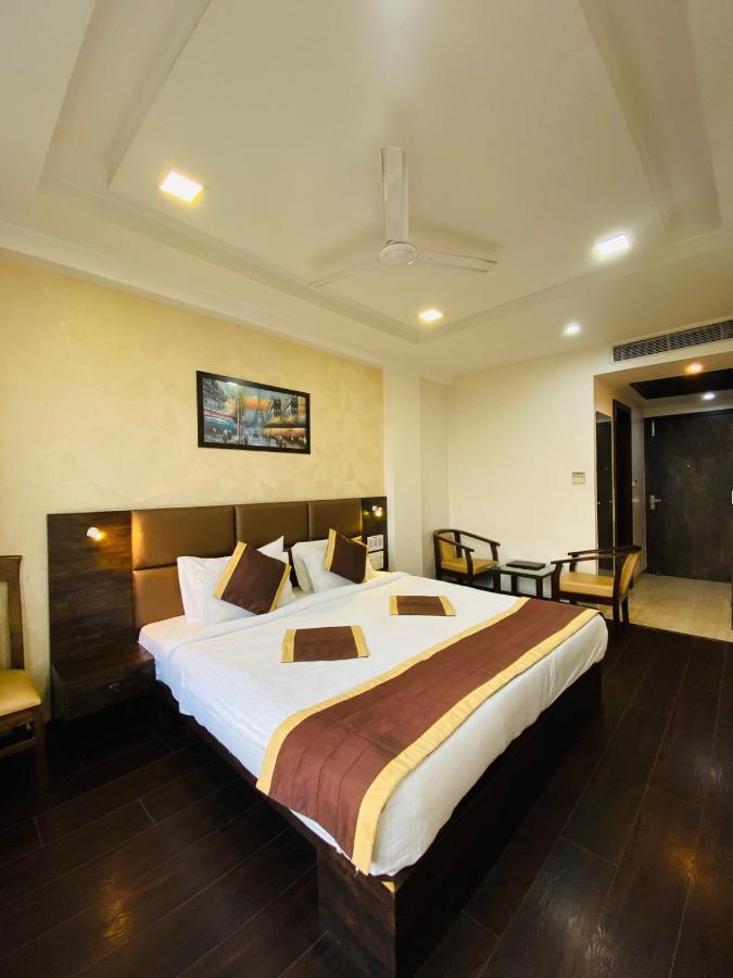 לקנאו Hotel Ss Grandeur מראה חיצוני תמונה