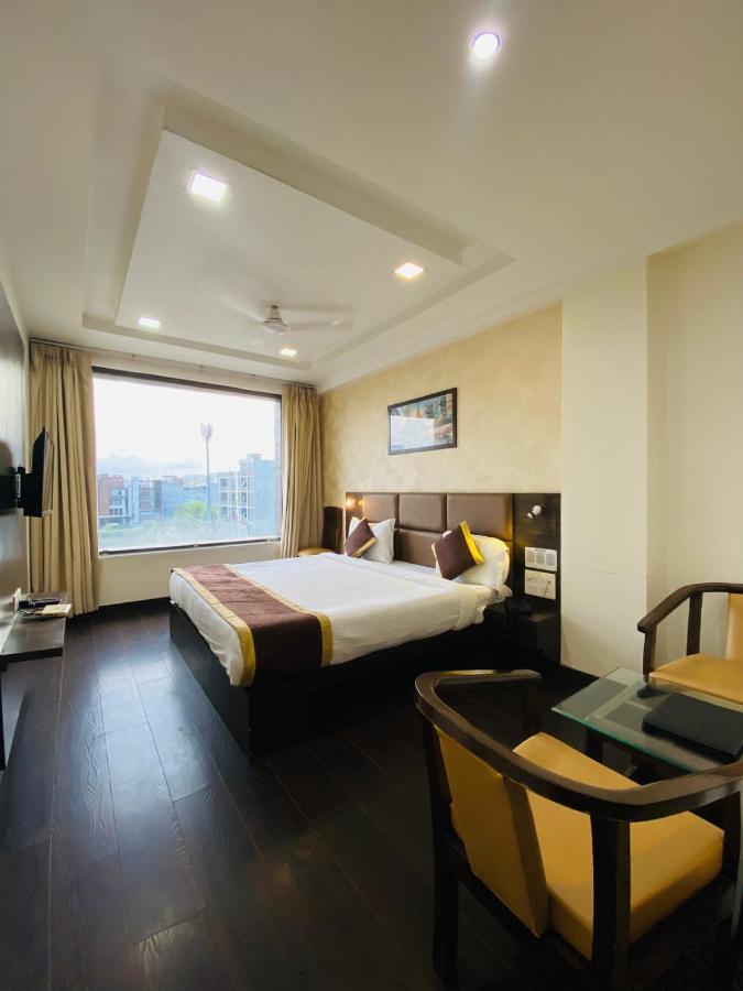 לקנאו Hotel Ss Grandeur מראה חיצוני תמונה